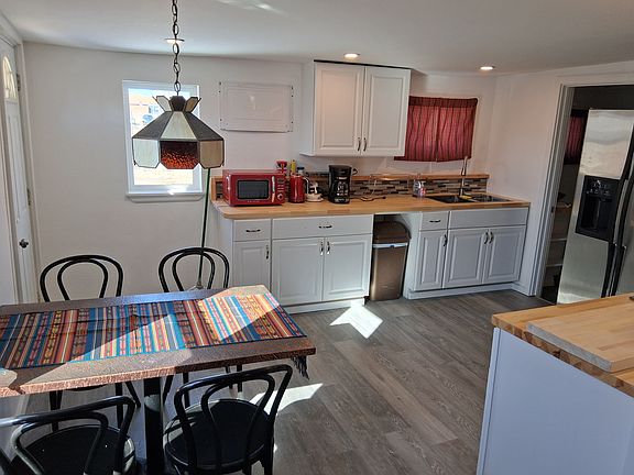 3rd image of 104 E Downey Ave