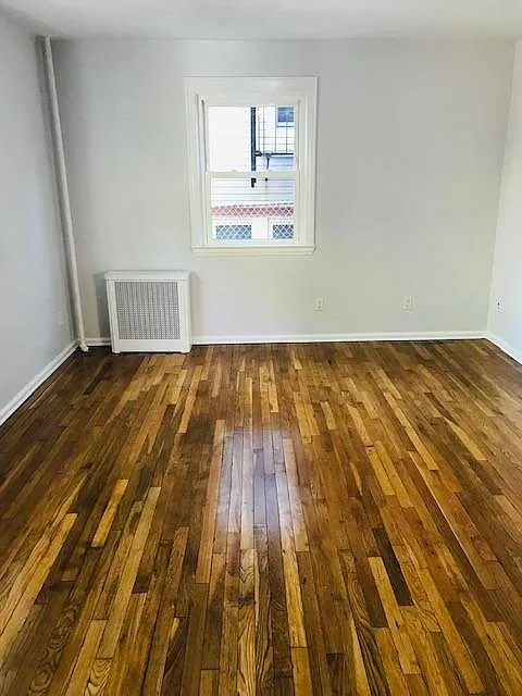 3 bed, 1000 sqft, $3,400 — Photo 2