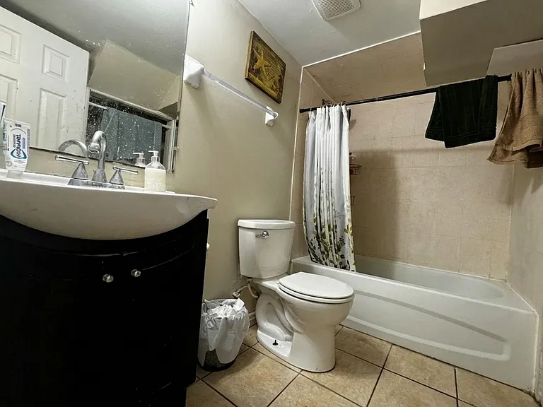 308 Hawthorn St #4 — Photo 10