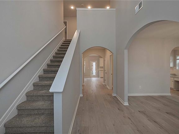 4th image of 489 Charleston Pl