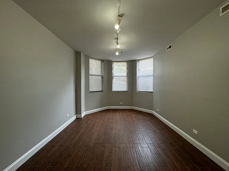 5400-5402 N Winthrop Avenue Gdn — Photo 7