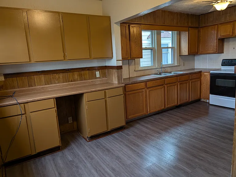 564 Carroll St — Photo 15
