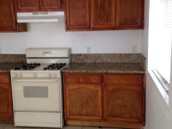 4th image of 4023 1/2 La Rica Ave