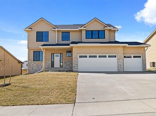 890 Hamilton Rd, Waukee, IA 50263