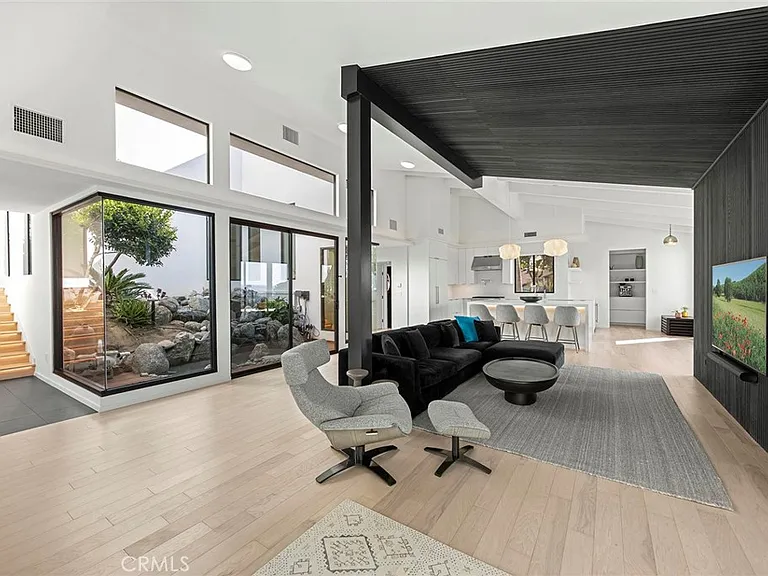 275 S Owens Dr — Photo 10