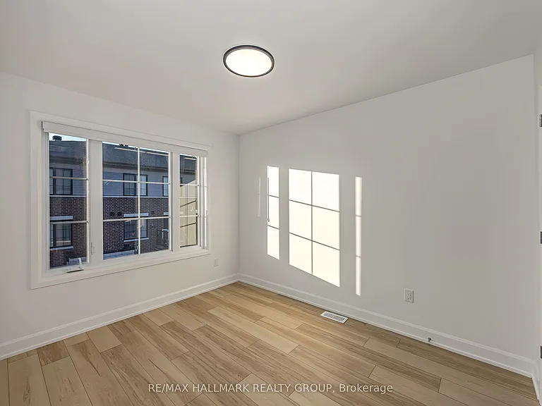 422 Rolling Meadow Cres — Photo 31