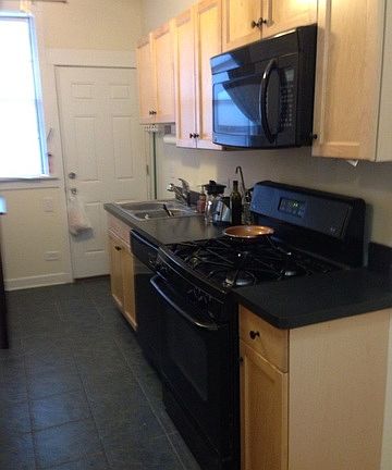 5th image of 3052 W Sunnyside Ave #1W