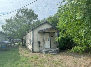 712 Park St, Sinton, TX 78387