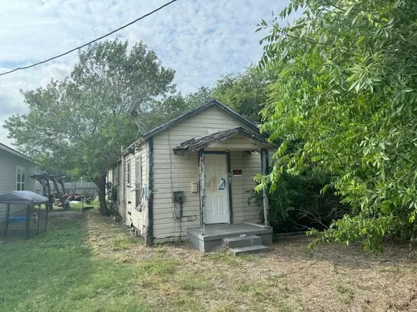 712 Park St, Sinton, TX 78387