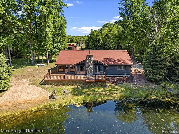 4th image of 892 W Barnes Lake Rd