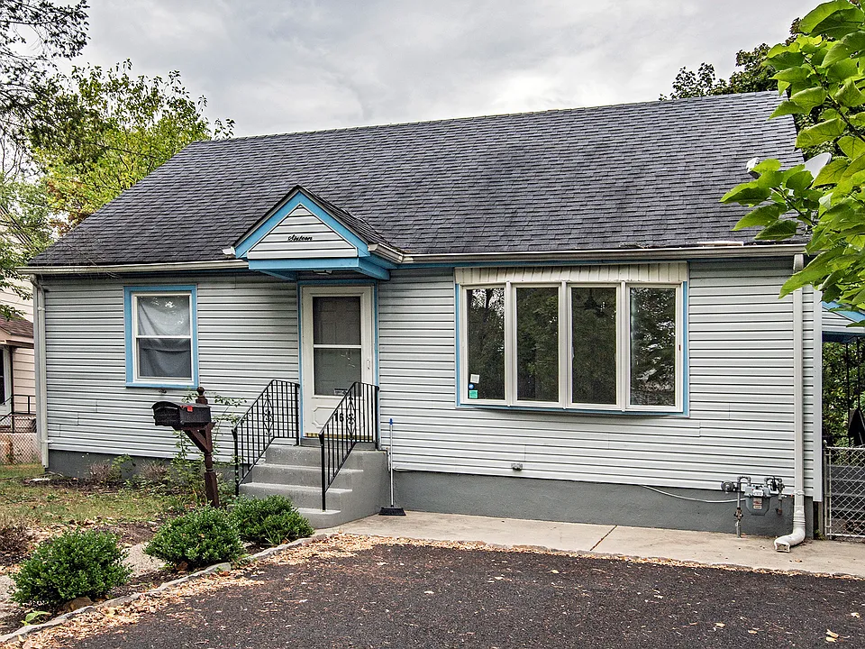 16 W Linden Ave