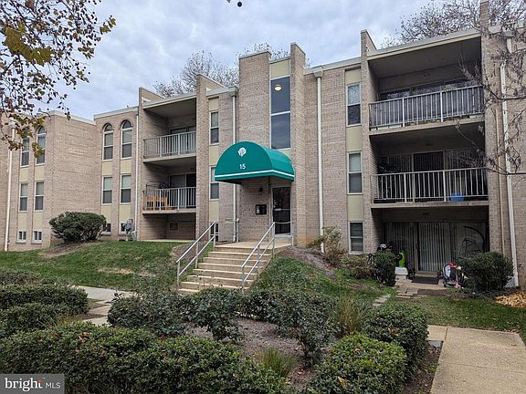 3rd image of 15 Canterbury Sq APT 202