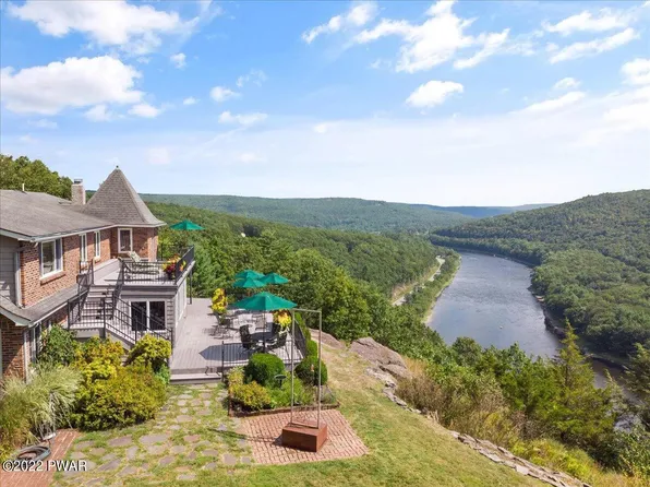 19 Silverfish Rd, Barryville, NY 12719
