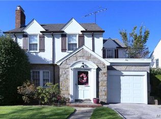 99 Muirfield Rd, Rockville Centre, NY 11570