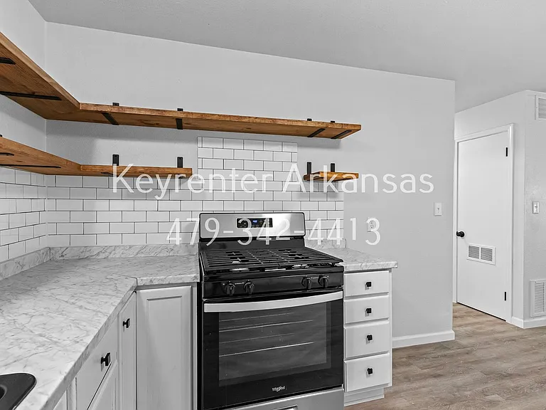 N College Duplex — Photo 12