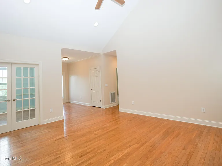 34 Princess Gate Dr — Photo 9