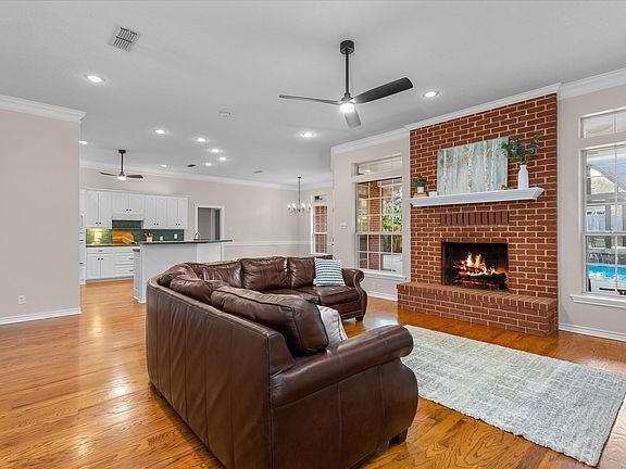 5th image of 367 Royal Cir