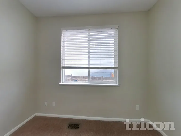 565 Winebrook Way — Photo 18