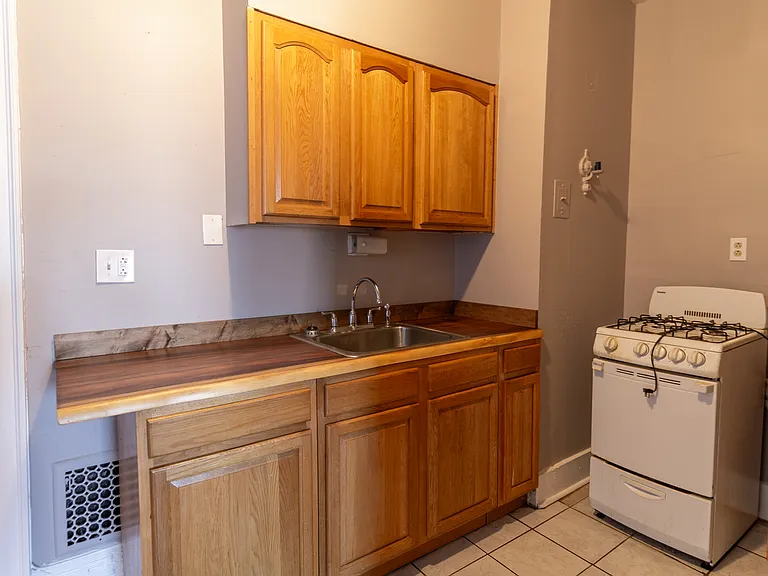 1711 Main St #F — Photo 4