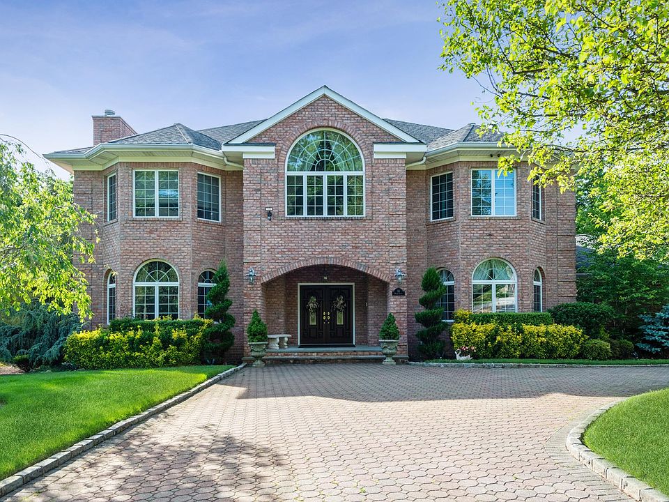 1st image of 18 Woods Ct