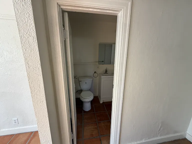 407 Loma Dr #411-4/5 — Photo 8