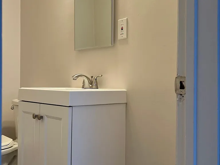 636 N Flores St #4 — Photo 14