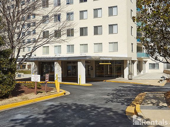 2nd image of 10201 Grosvenor Pl #98L