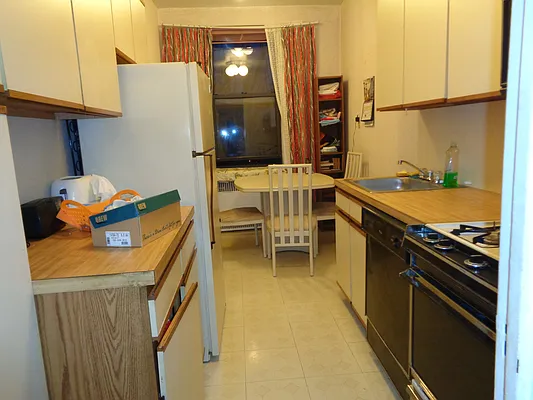 Sold by Thomas Lipovetsky, LREB | media 23