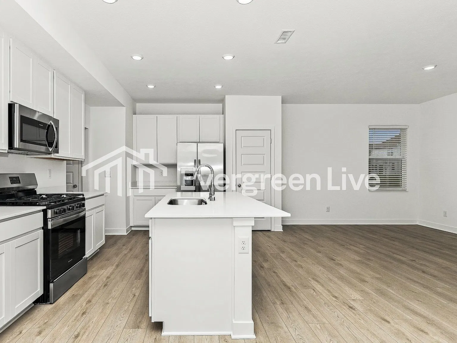 3 bed, 2.5 bath, 1703 sqft, $1,990 — Photo 4
