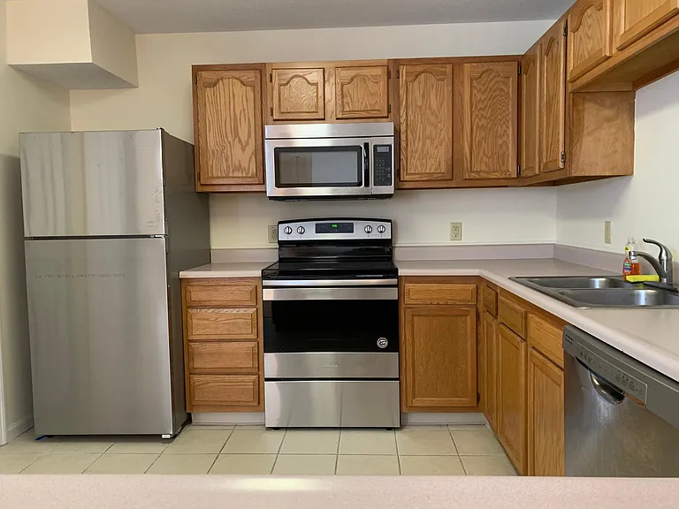 4612 Court Yard Dr — Photo 6