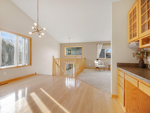 5th image of 10862 Able St NE