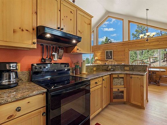 3rd image of 673 Hilltop Drive