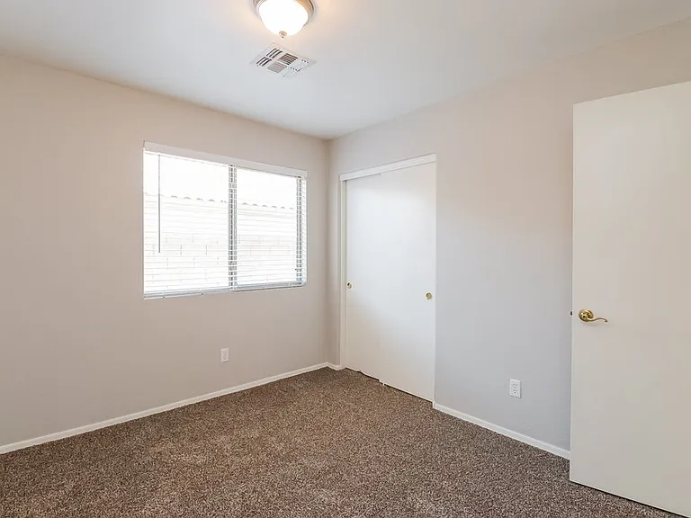 6426 W Watkins St — Photo 11
