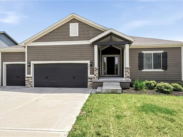1829 NE Riley Dr, Lees Summit, MO 64086