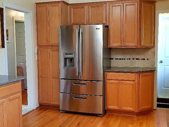 4th image of 21821 Lakeland St