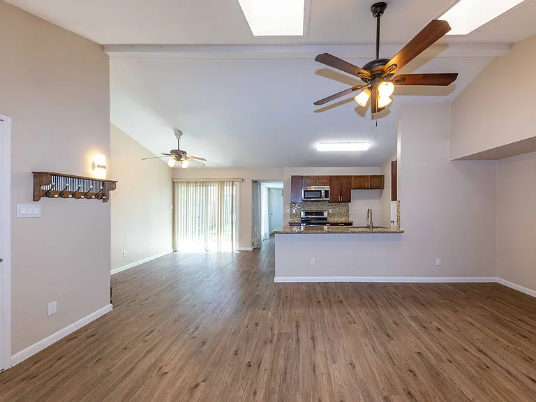4603 Chapman St — Photo 9