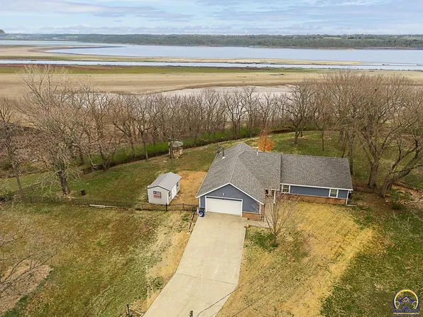 118 Sunrise Ct, Ozawkie, KS 66070