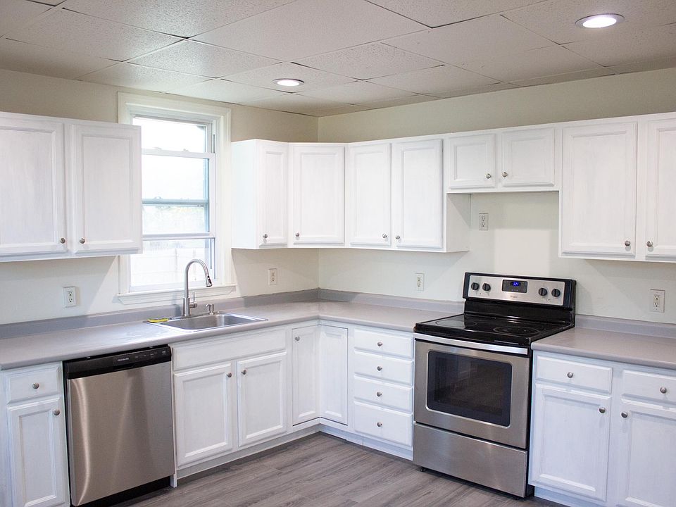 Eat-in Kitchen