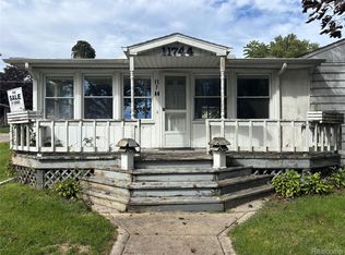 11744 Kenton Dr, Whitmore Lake, MI 48189