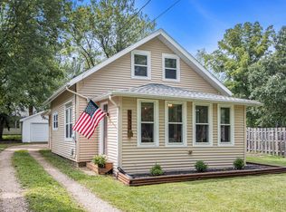 2233 Edgewood Dr, Kalamazoo, MI 49008