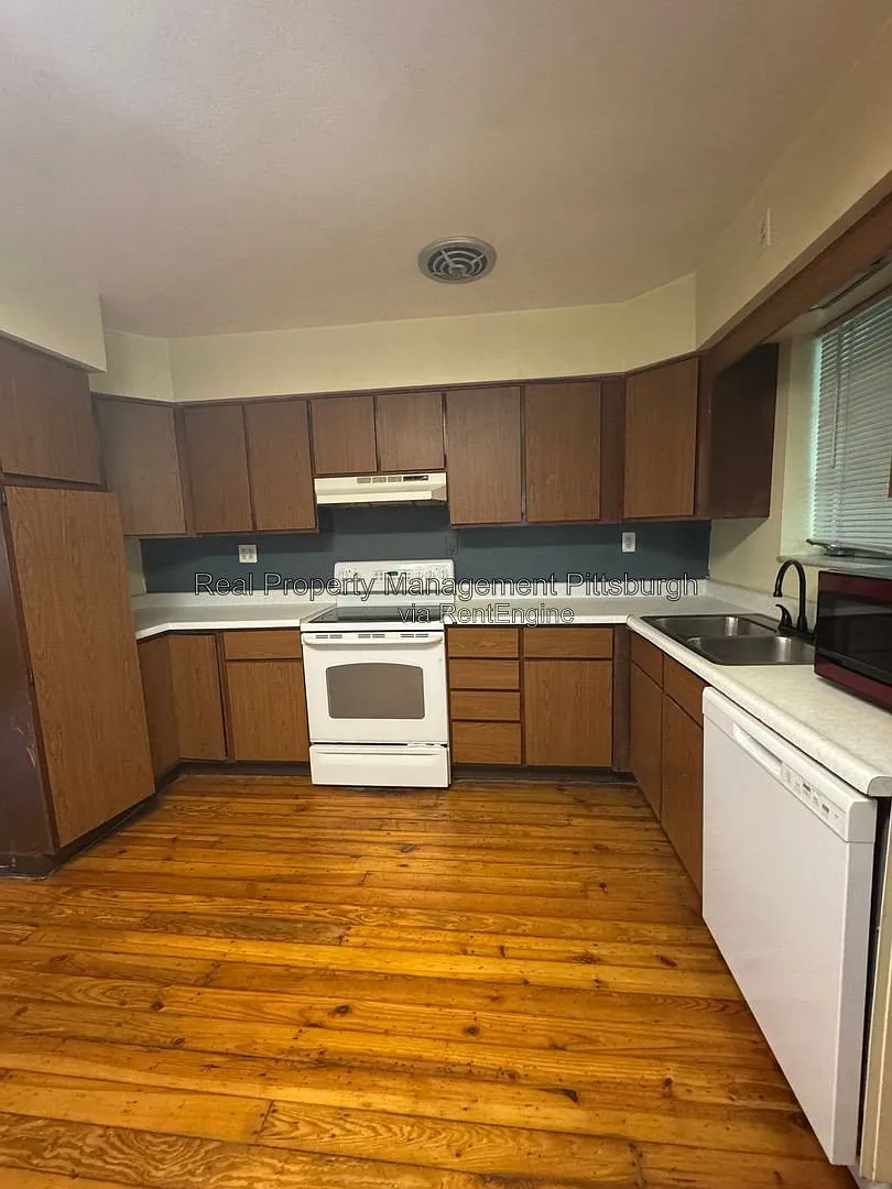 3 bed, 1.0 bath, 1400 sqft, $1,295 — Photo 3