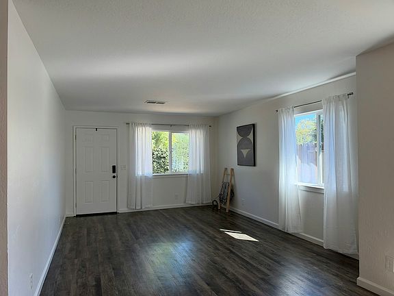 3rd image of 1707 Monarch Ln