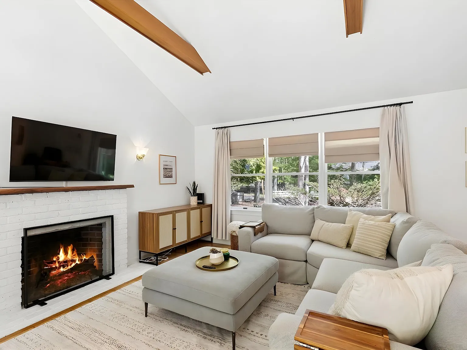 Wonderful East Hampton Home! — Photo 2