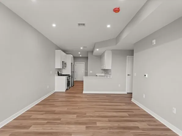 475 Communipaw Avenue image 8 of 33