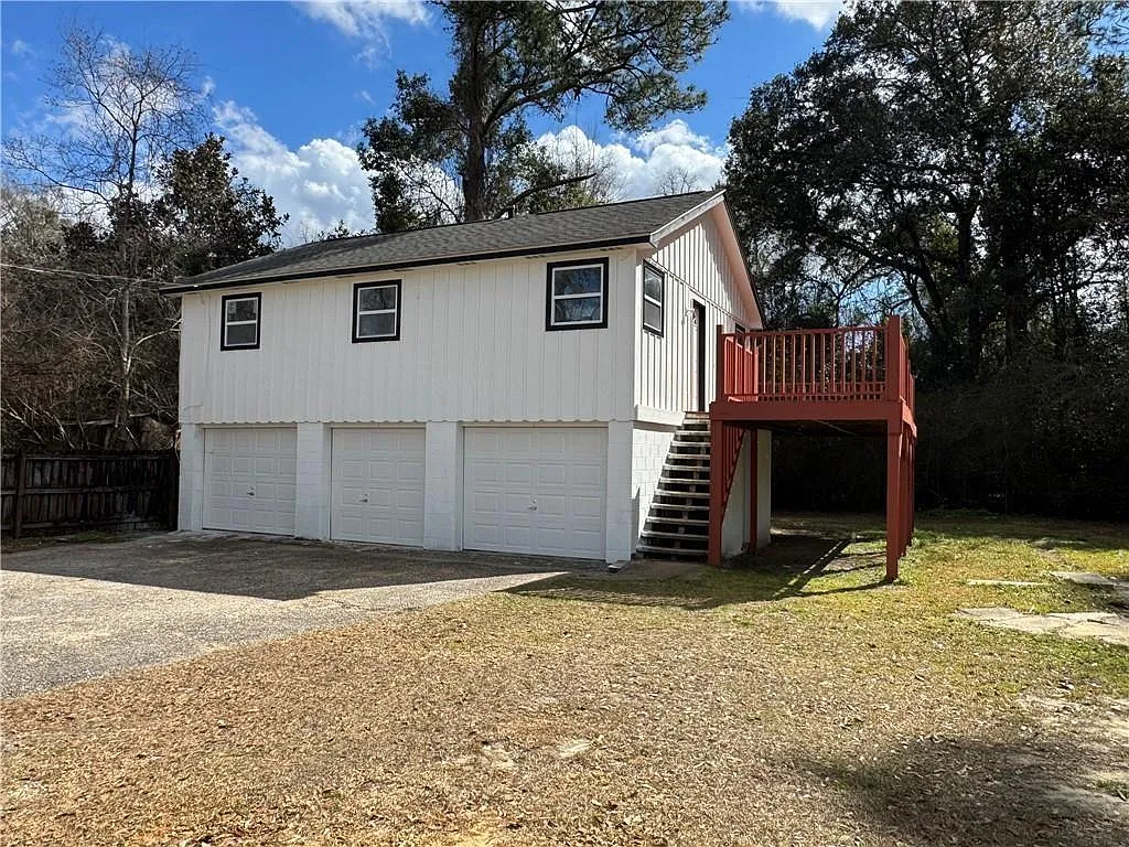2 bed, 1.0 bath, 823 sqft, $1,250 — Photo 2