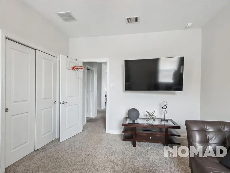 4303 Cottonwood Creek Ln — Photo 31