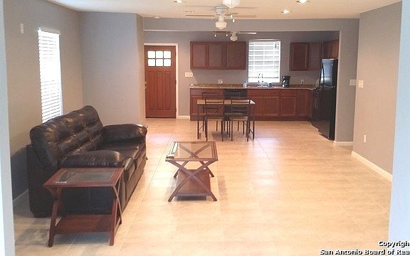4th image of 523 Emmett Ave #1