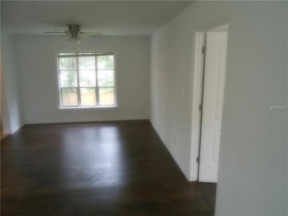 3rd image of 11403 Tenoaks Dr