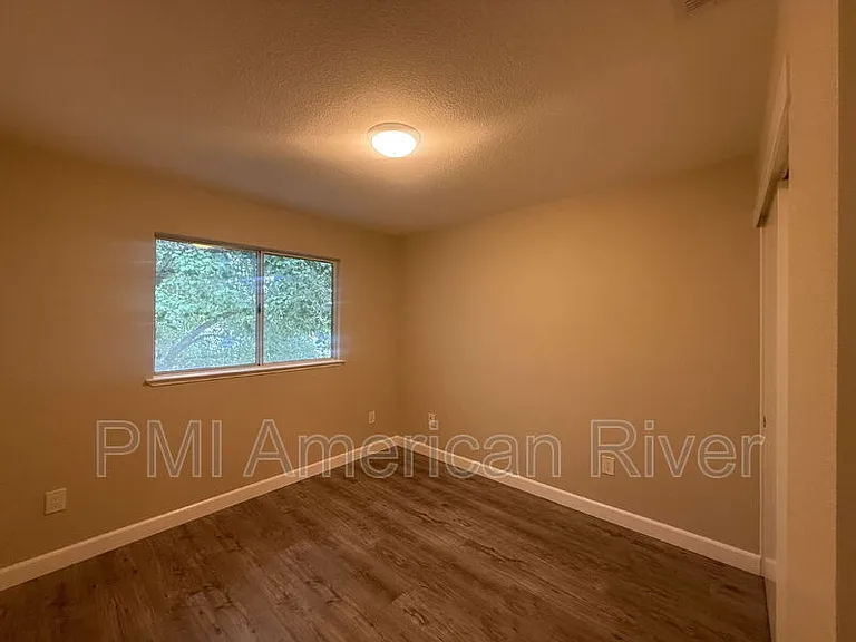 3400 Cobblestone Dr — Photo 10