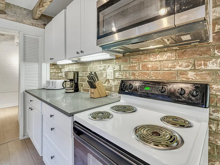 203 E York St #G — Photo 9